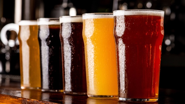 【昭島】常時8種のオリジナルビールと日本初のナイトロビールが味わえる『イサナブルーイング』