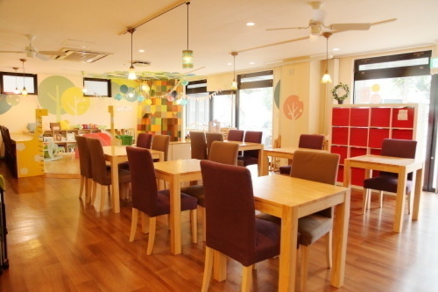 八王子にあるおもちゃであふれるお母さん目線でこだわりの親子カフェ「ダットッチ」