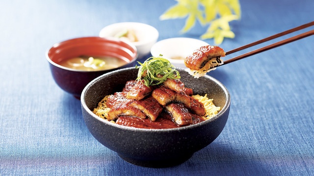 【7/1〜】ネット注文で20%引！うなぎ1匹分の贅沢丼は『ココス』の“うなぎ祭り”で