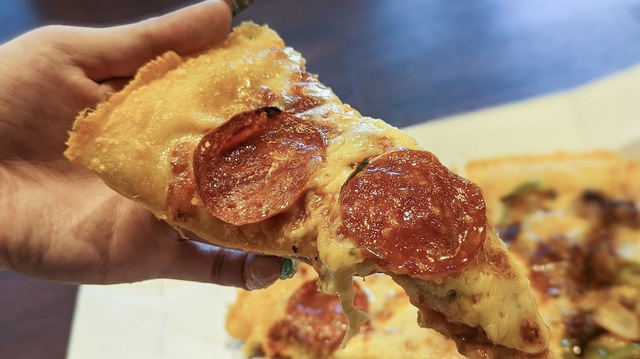 ピザの羽根ってどんな感じ!?ドミノ・ピザの「チーズファンタジー・クワトロ」を食べてみた