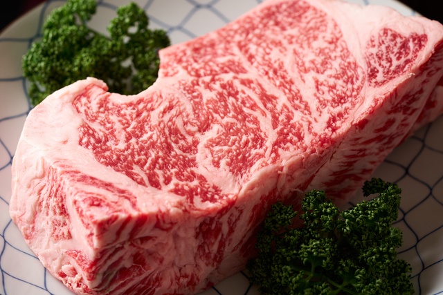 大門のオススメ焼肉4店!話題の極厚「伝説盛り」にハイコスパな黒毛和牛、熟成焼肉も!