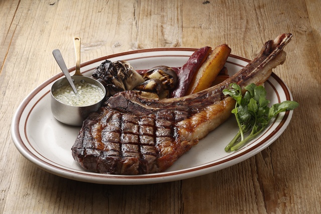 【10/7～】まるで斧！『シズラー』の巨大骨付きステーキ「トマホーク」にかぶりつけ！