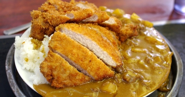 宮崎のデカ盛り7選!5kgのカレーに10人前のうどん、1kg超えのかつ丼に仰天!