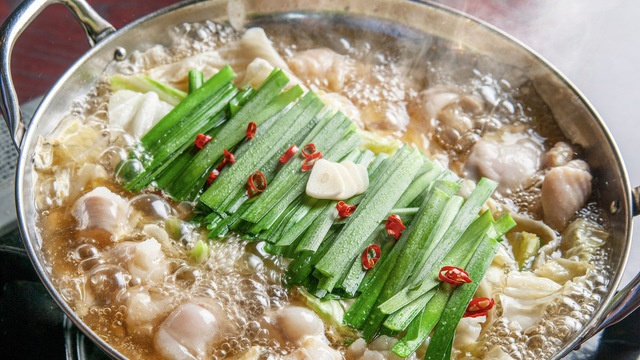 新宿のおすすめ鍋5選！旨味たっぷりもつ鍋に真っ白スープの水炊き、激辛火鍋やラムしゃぶも