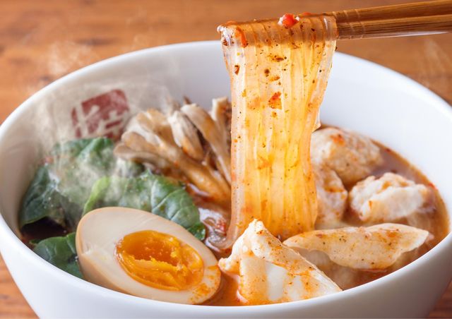 【1/26】三軒茶屋に具材とスープと辛さを選べる「薬膳スープ春雨」専門店『七宝麻辣湯』オープン