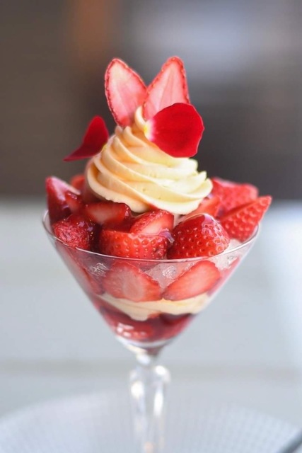 冬の新作ローズ苺パフェ、林檎のモンブランがお目見え！台東区蔵前のアシェットデセール専門店『un plato』