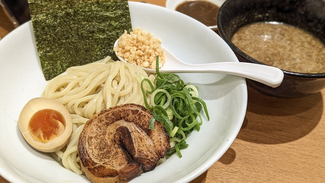 『一風堂』今年の「太つけ麺」は特製黒香油の味変がポイント！お酢の風味でサッパリ食べられる