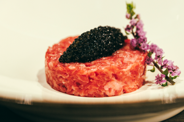 新店『焼肉うしごろ 池袋』限定メニューが絶品！とろけるサーロインや和牛のタルタルも