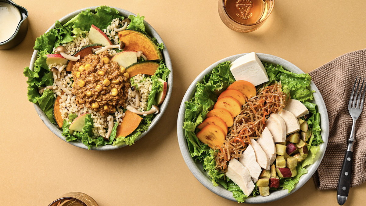 秋の味覚たっぷり。1万食売れた「柿と蒸し鶏の和風サラダ」が限定復活