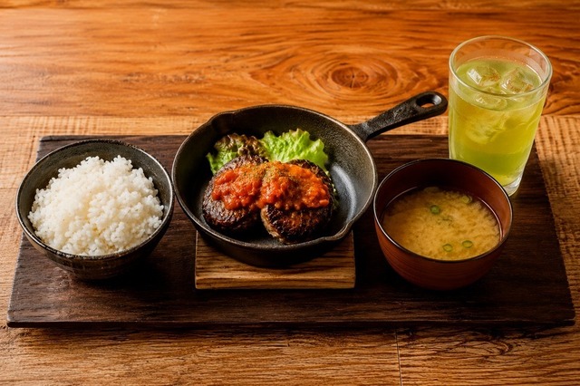 富山駅すぐ│麻辣湯に巨大ナン&カレー、ハンバーグ！ランチに迷ったら『富山北口横丁』へ