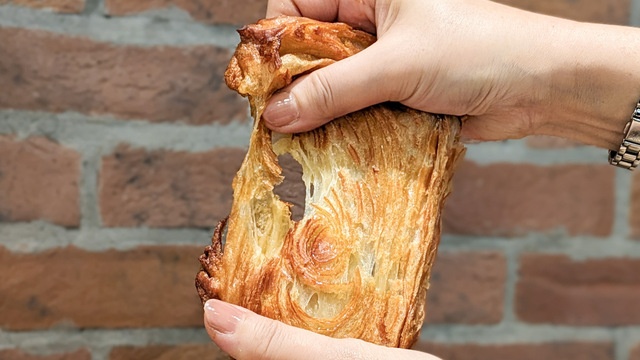 SNSで話題沸騰!進化系"のびーるクロワッサン"って?気になる食感や味をレポート