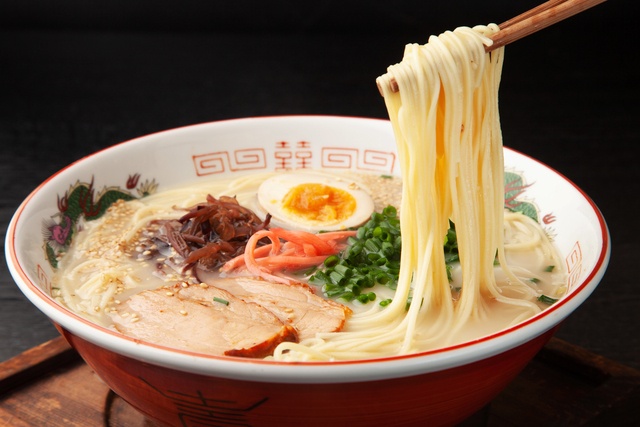 【新大阪】駅構内でラーメンを食べるならここ6選!濃厚豚骨にあっさり塩、特大焼豚も。