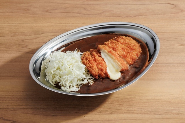 『チャンピオンカレー』の限定メニューがレギュラー化！「チーズミルフィーユカツカレー」