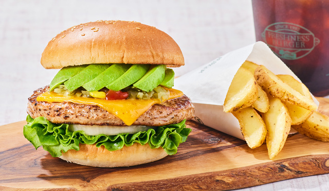 『フレッシュネスバーガー』が初の快挙！フード・セレクションで「クラシックアボカドチーズ」がグランプリに輝く