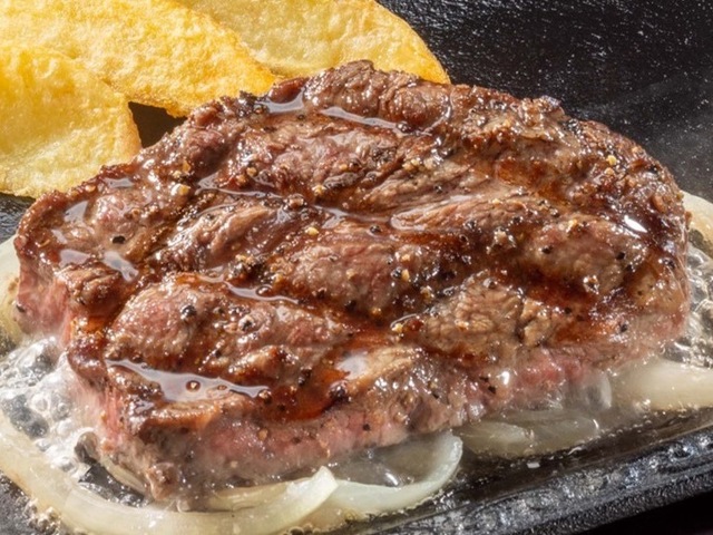 11/21〜｜熟成肩ロースステーキが1,099円で登場！溢れる肉汁の旨味が食欲を掻き立てる『ステーキガスト』