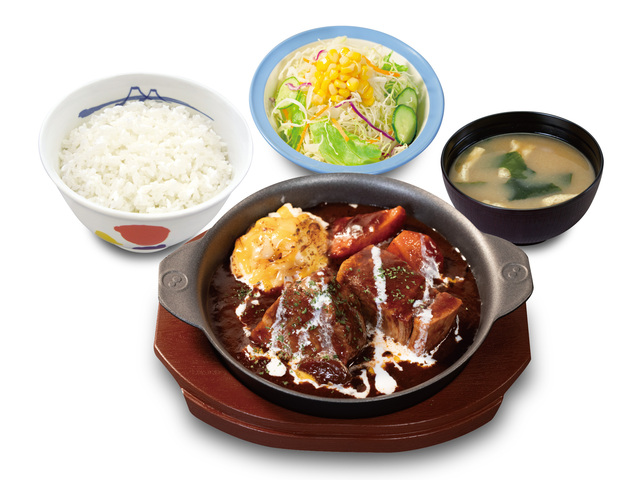 11/26〜｜『松屋』の「煮込みビーフシチュー」に注目！肉と野菜の旨味が溶け合う贅沢なご馳走は冬限定