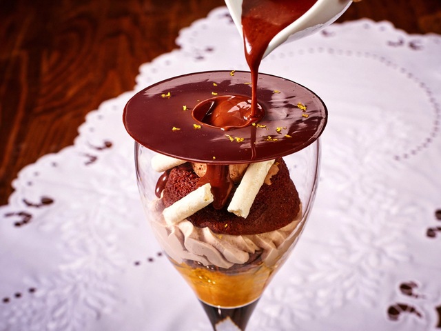 〜12/15|神戸『カファレル』に特別なドルチェコース登場!主役はオレンジ&ナッツと合わせるフォンダンショコラ