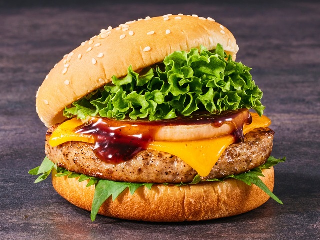 12/4〜｜神戸牛の旨味凝縮！贅沢なパティにバルサミコや大葉を合わせた上品な味わい『フレッシュネスバーガー』