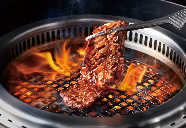 12月2日から『焼肉きんぐ』3,000円で4,000円分のクーポンとオリジナルグッズがセットになった2025年福袋の事前予約を開始。