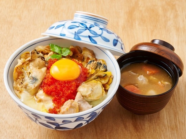 12/2〜|冬限定!大粒の牡蠣と鶏肉を卵とじ!プチプチとびっこと卵黄をONした濃厚な丼に注目『鳥玉』