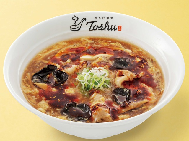 自家製辣油が後を引く！とろとろ卵と熱々の餡かけスープに麺が絡む冬の定番『れんげ食堂Toshu』