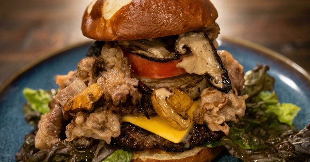 汐留│パティの上に肉をON！盛り盛りハンバーガーを『BOCCHANキッチン』で