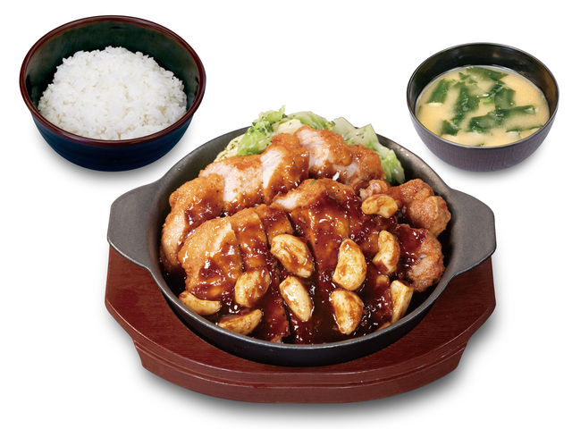 12/11〜｜柔らかさは想像以上！厚切りロースにニンニク醤油を絡めたステーキ定食に注目！『松のや』