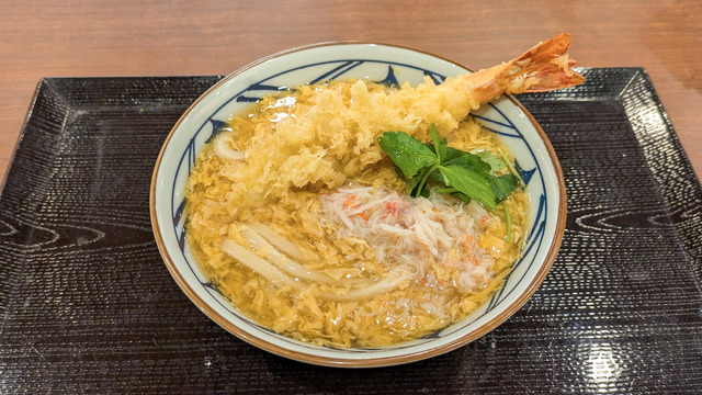 1/3〜『丸亀製麺』で「年明けうどん」を発売!大海老と本ずわい蟹入りで新年にぴったり