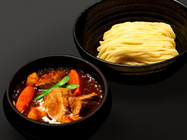 12/20〜｜豚骨ベースで煮込んだ「ビーフシチューつけ麺」が登場！麺だからこそ旨い1杯を『三ツ矢堂製麺』で