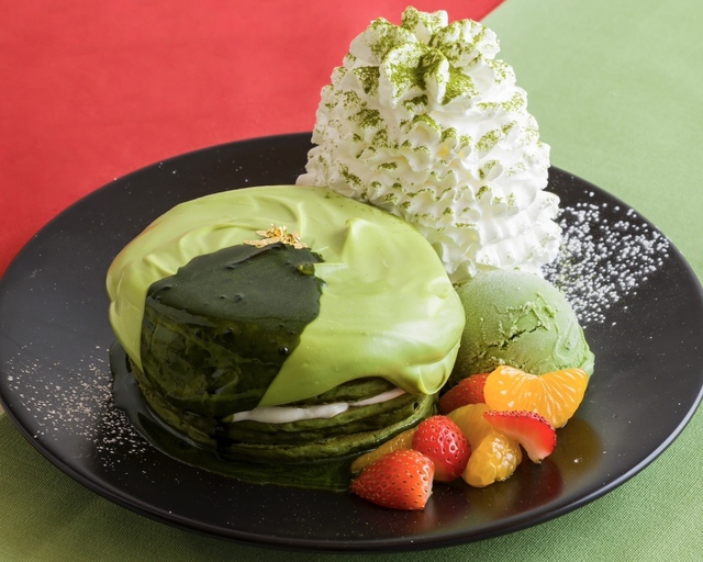 12/26〜|『Eggs'n Things』に抹茶尽くしのパンケーキが登場!金箔やフルーツで彩る贅沢な味わい