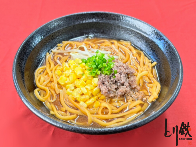 秘伝の肉味噌をラーメン・餃子・釜飯で！『札幌どさん子』コラボ商品が『とり鉄』『とりでん』に登場
