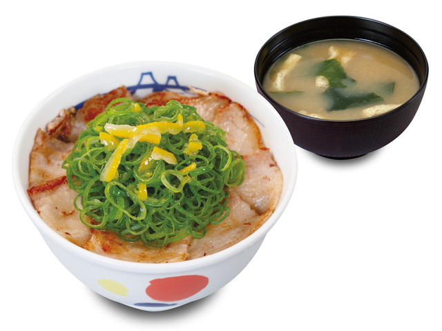 2/4〜｜ジューシーな厚切りカルビに柚子の旨塩ダレをON！爽やかながらボリュームも大満足の新作丼を『松屋』で