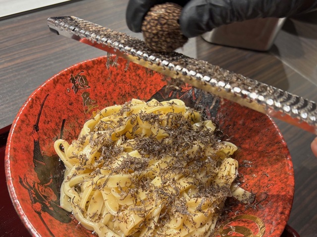 秋葉原|トリュフ香る麺をホワイトチョコのつけ汁にダイブ⁉︎『麺屋武蔵』×『ガーナ』17年目のコラボに注目