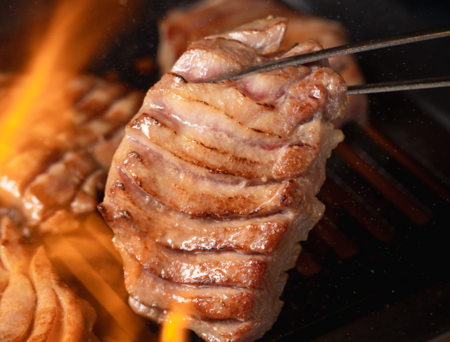 上野御徒町｜厚さ20mmの「極厚牛タン」や「上タン塩」が名物！焼肉食べ放題の『一心たん助』が3/3オープン