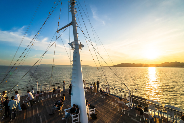 神戸港でビール片手に夜景を眺める特別体験！毎年人気の船上イベント『THE KOBE CRUISE コンチェルト』