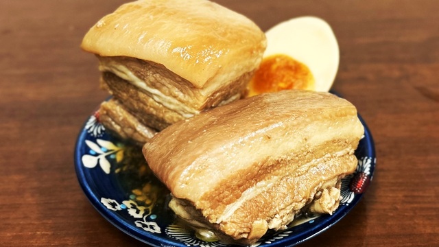 横浜駅｜箸で切れる“極とろ”ラフテーが名物！「アソビル」に『沖縄酒場ナカマ』がオープン