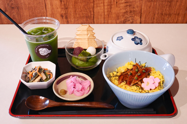 豊洲｜ランチ限定！炙り穴子の冷やし茶漬けが登場！すだち香る鯛だしで味わう『豊洲ふくらすずめ』