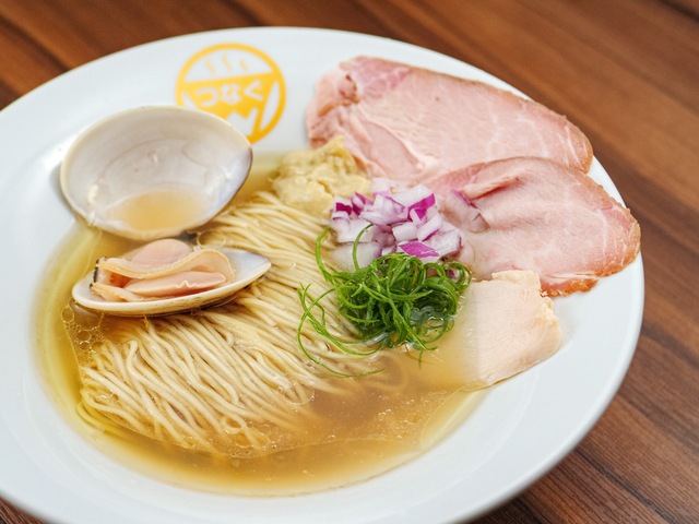 汐留｜名物はハマグリのあっさり塩ラーメン！旨みペーストで広がる余韻。『塩と貝つなぐ』誕生