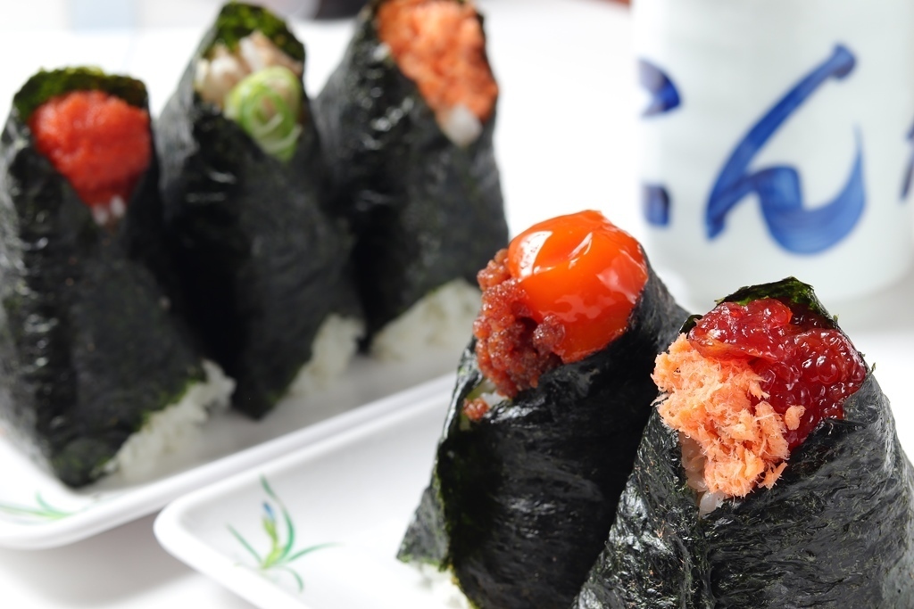 日本橋｜老舗の味を受け継ぐ！定番28種を味わう『おにぎりこんが』が