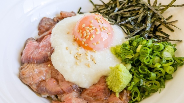 10/3〜｜満月輝く「お月見ローストビーフ丼」が登場！薬味が香る和風な味わい『coffee mafia 新宿』
