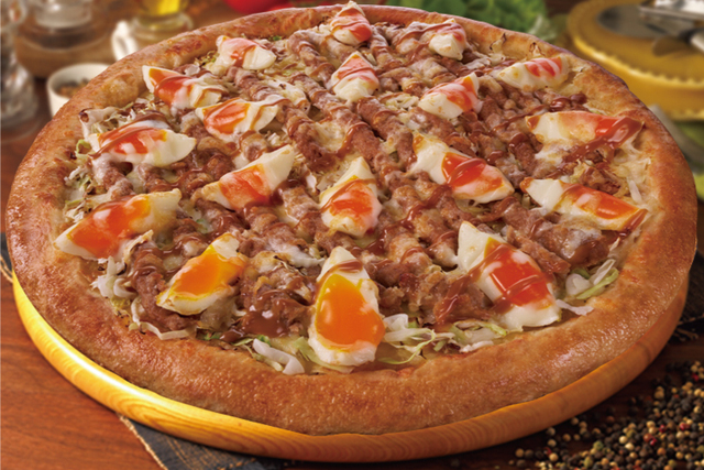 〜11/30｜新作「月見ピザ」に注目！とろ〜りチーズ・半熟たまご・ジューシーなハンバーグが一体に『ピザクック』