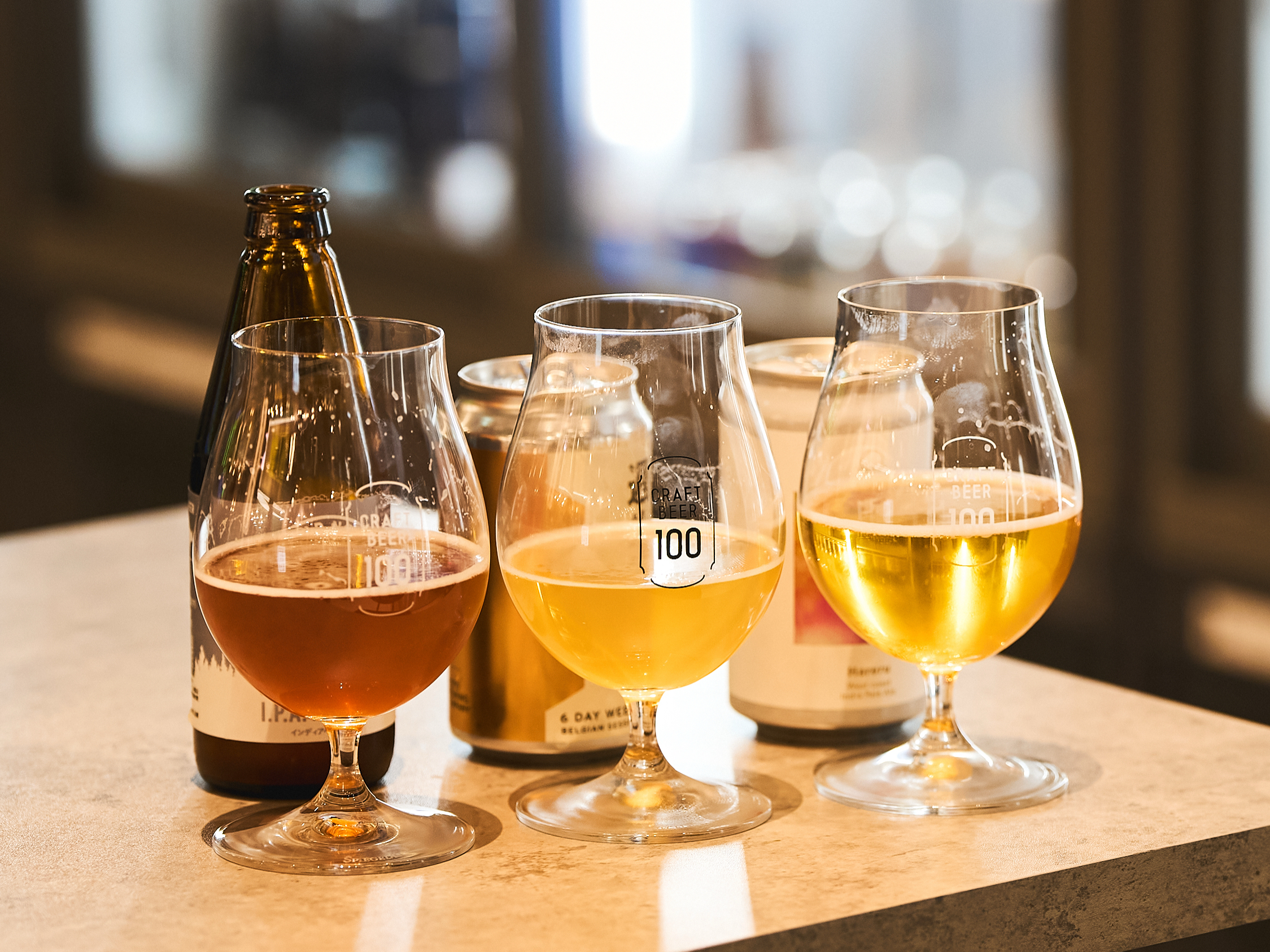 札幌・4PLA｜常時100種以上のクラフトビールが揃う！自分で手にとって