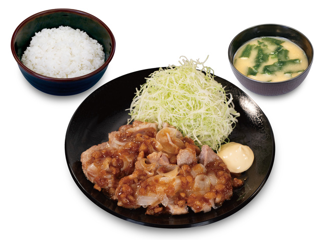 背脂と生姜の香りが食欲を刺激🔥満足感たっぷりのスタミナ定食が10/22〜『松のや』に登場