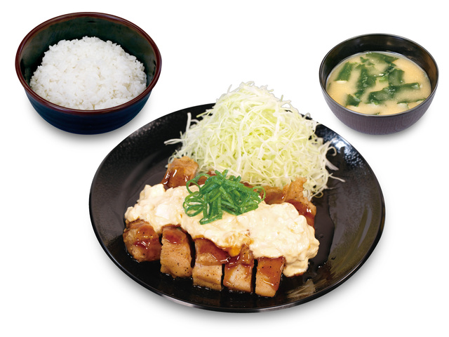 10/29〜|玉子たっぷりタルタルソースが主役!ジューシーなチキン南蛮が『松のや』に登場