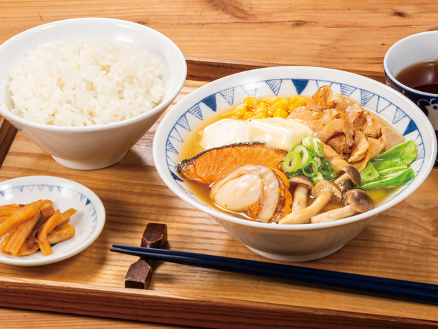 10/29〜|北海道の味覚を豚汁で!『ごちとん』の「米味噌の石狩鍋風豚汁定食」で身も心もポカポカに