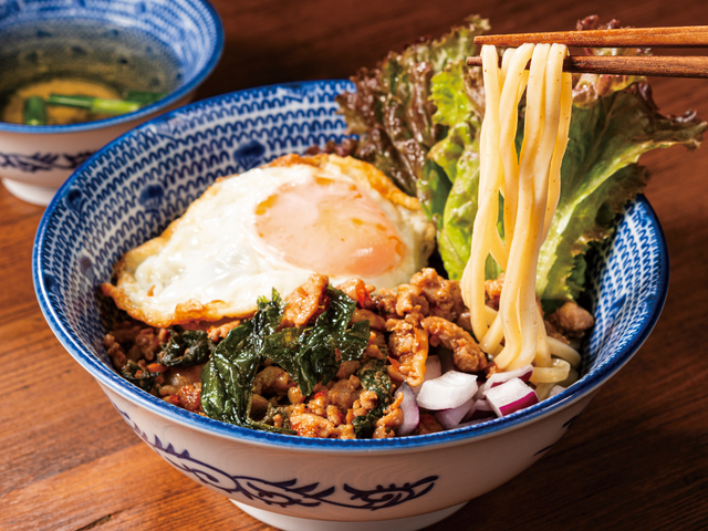 11/5〜｜スパイシーで食欲そそる！タイ風まぜ麺「バーミーガパオ」に注目！『マンゴツリーカフェ』