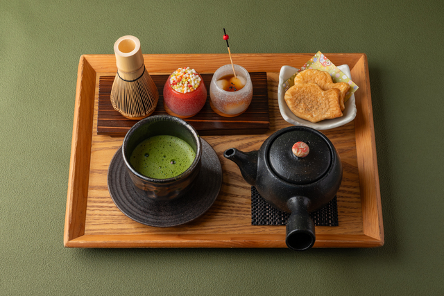 京都｜嵐山観光の合間に「自分で点てる」抹茶体験！ミニたいやきや団子も『OBU CAFE』