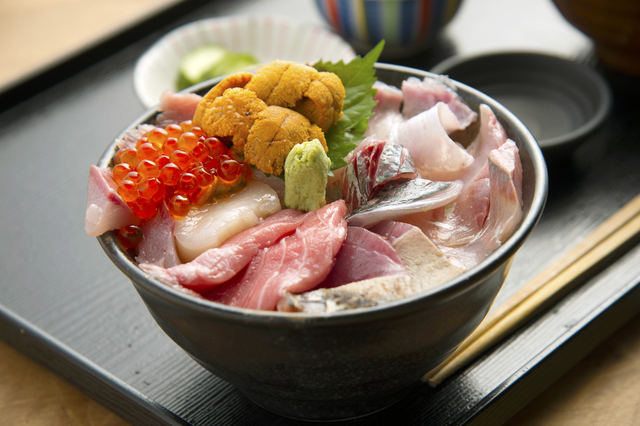 富山駅から5分以内の絶品ランチ7選！限定10食の海鮮丼に巨大ナン付き本格カレーセットも