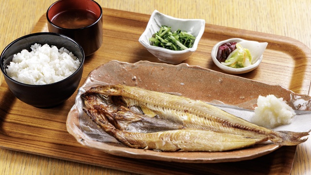 5日間限定│最大980円引き！「灰干し」焼魚定食が全品1000円。伏見『織り八食堂』11/26オープン