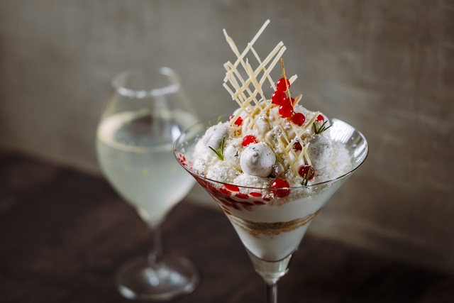 12月限定パフェは「木頭ゆずとバニラの“SHIRO”」。完全会員制パフェバー『Remake easy』